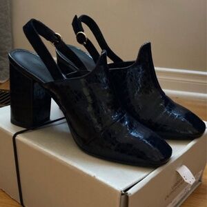 NWOT UO navy patent slingback heels